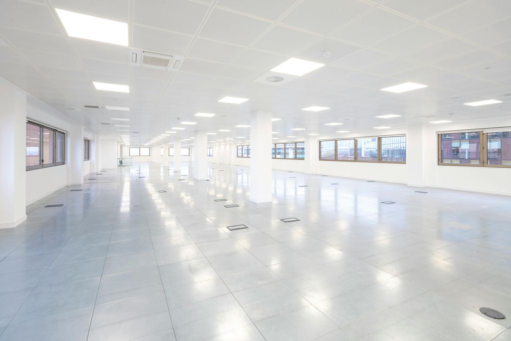 Property photo 2 of 20 4th Floor