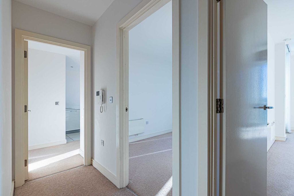 Property photo 3 of 17 Photo