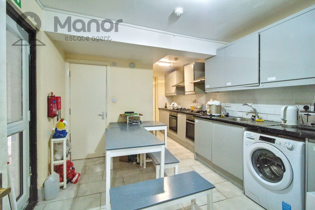 Property photo 2 of 13 Kitchen