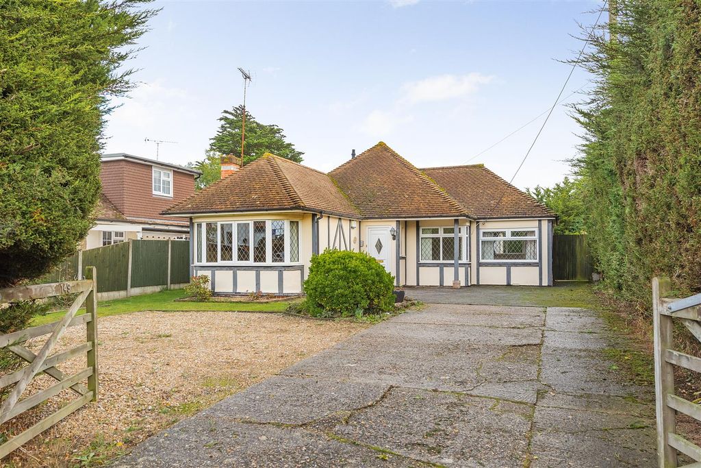 Property photo 1 of 18 Chestfield Road, Chestfield, Whitstable