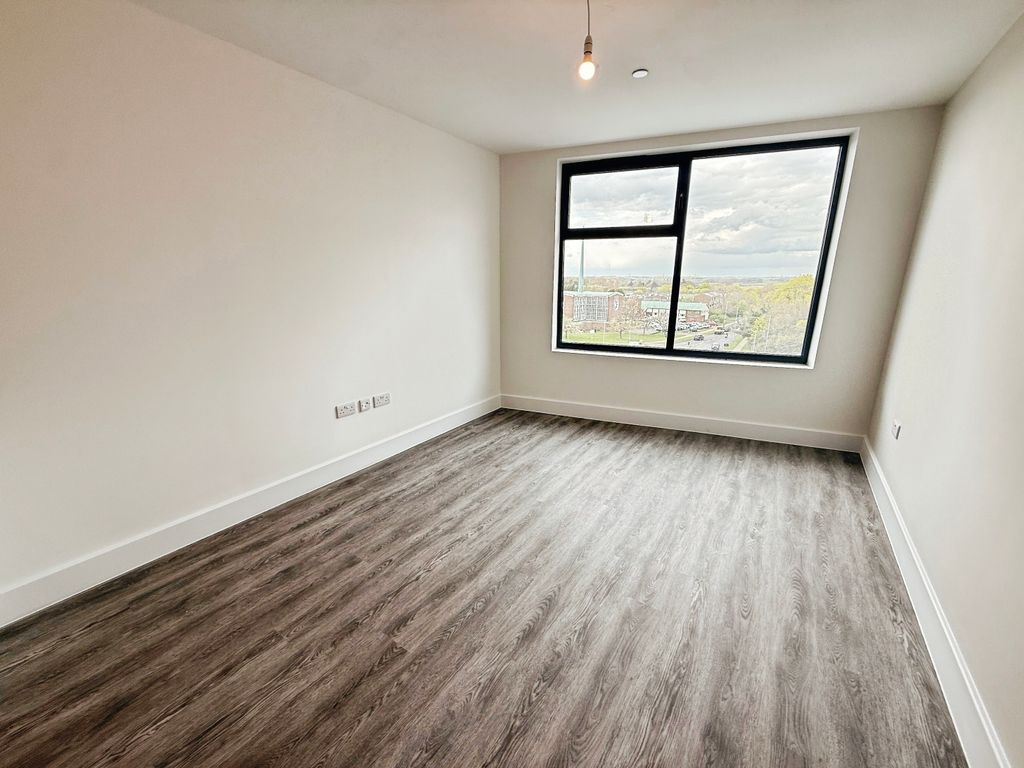 Property photo 2 of 12 Image