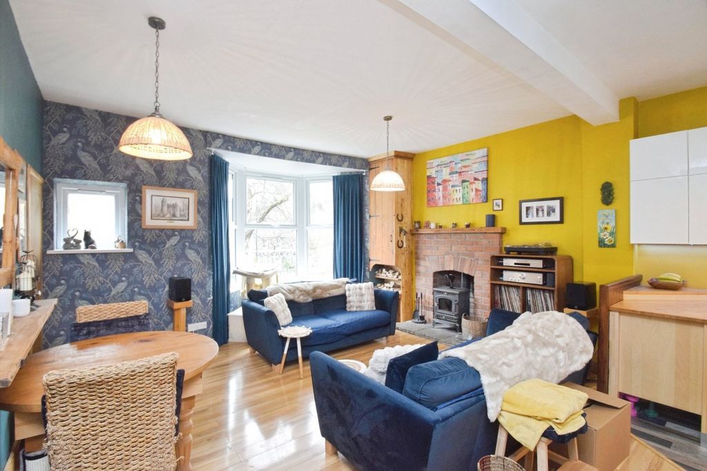 Property photo 2 of 20