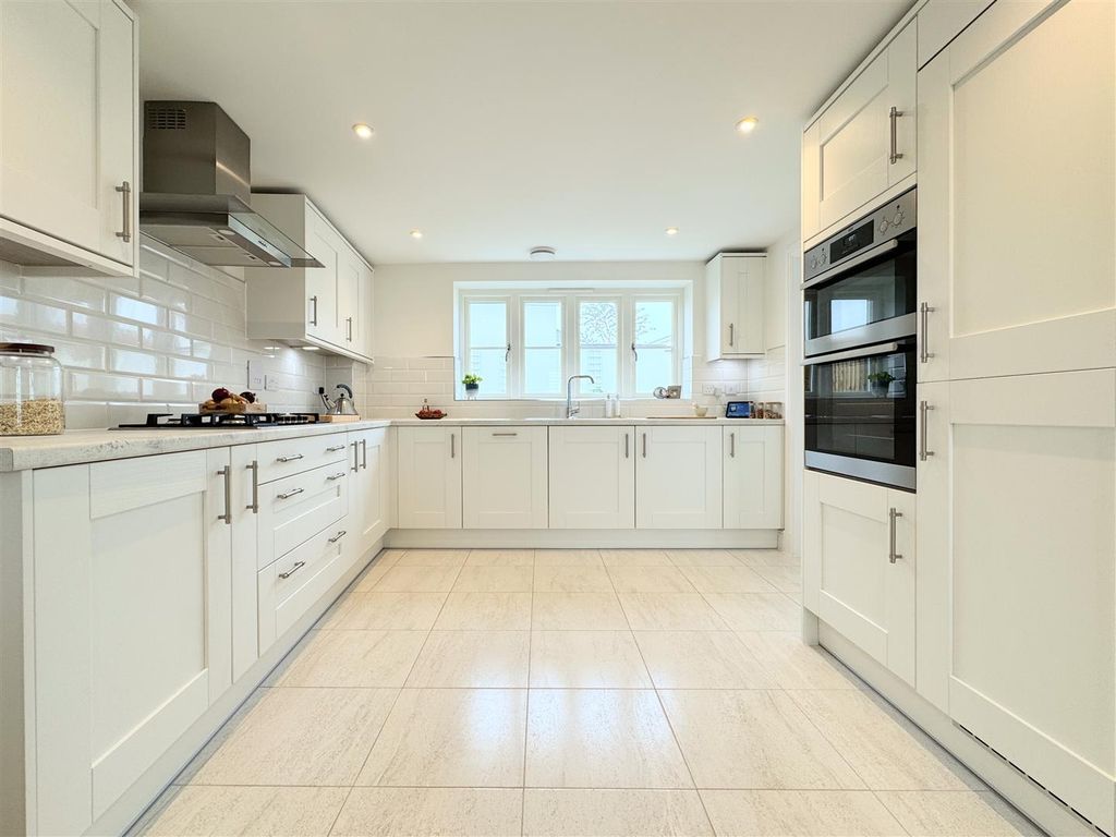 Property photo 2 of 33 Kitchen Diner