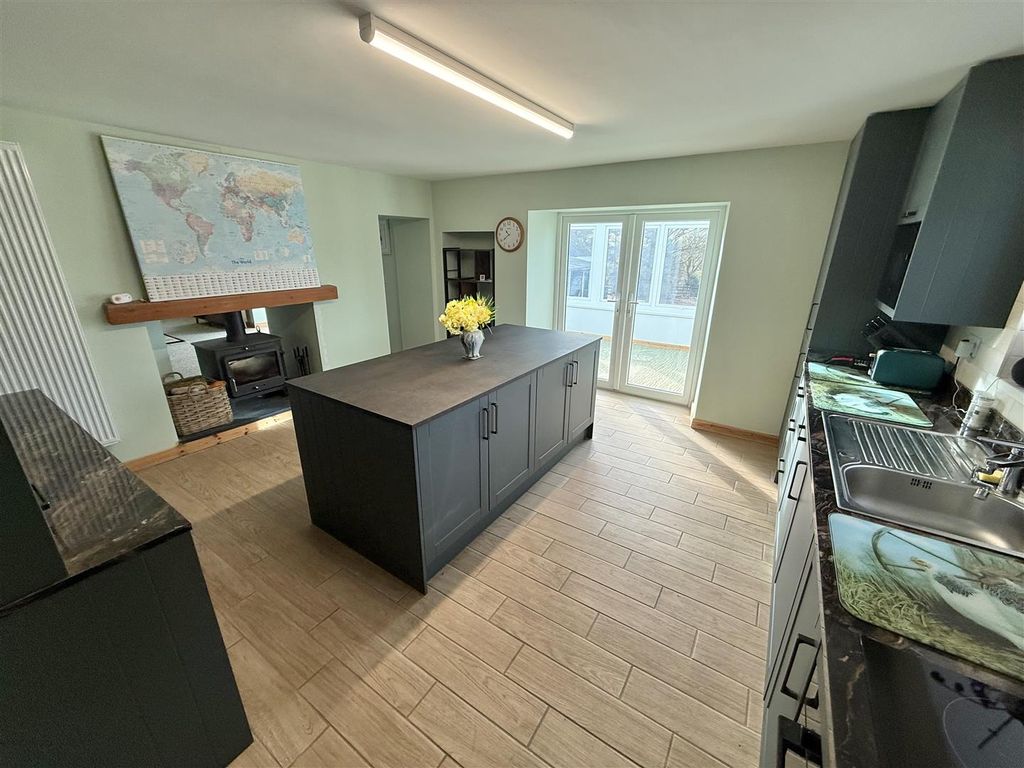 Property photo 2 of 47 Kitchen/ Dining Room