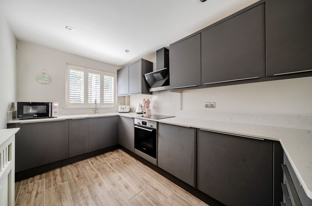Property photo 3 of 24 1453005-10-6A0Ef6...