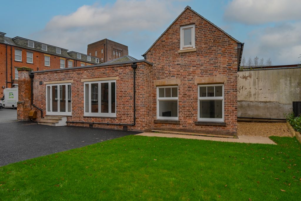 Property photo 2 of 10 Exterior