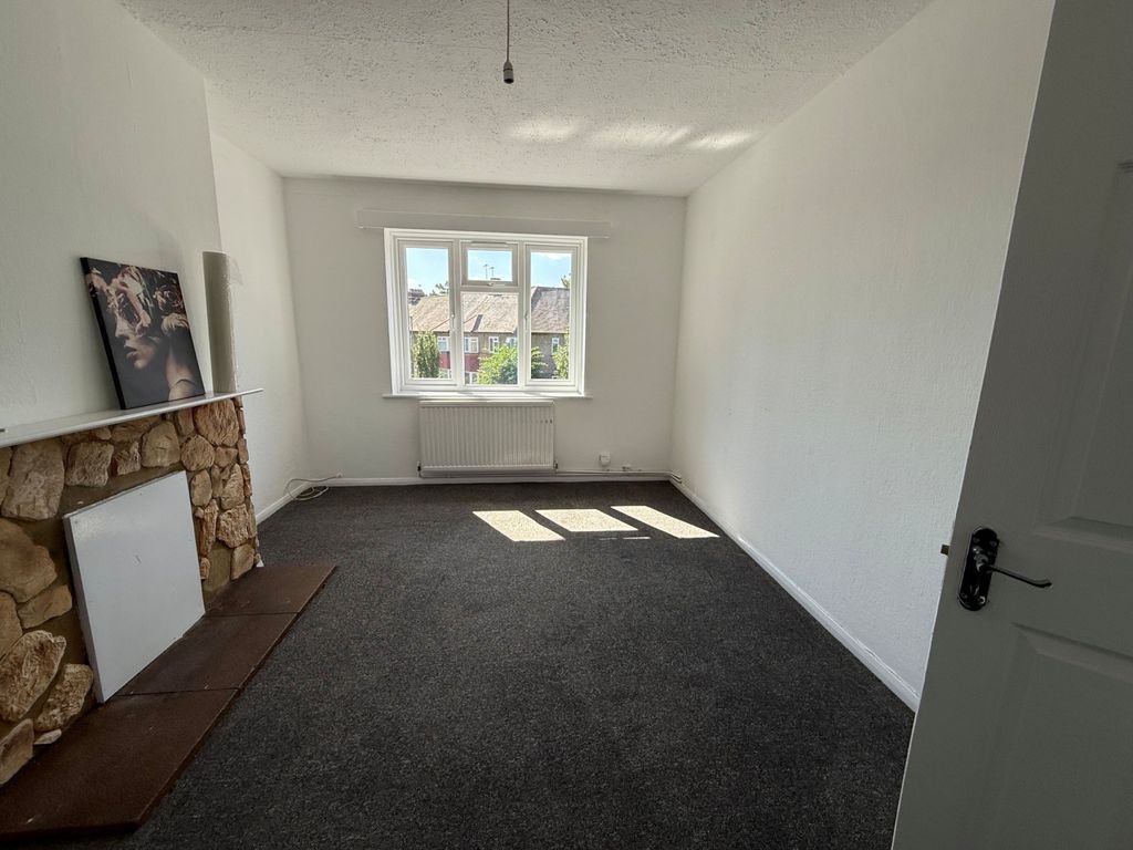 Property photo 2 of 7 4