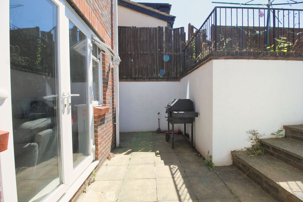Property photo 3 of 14 Garden