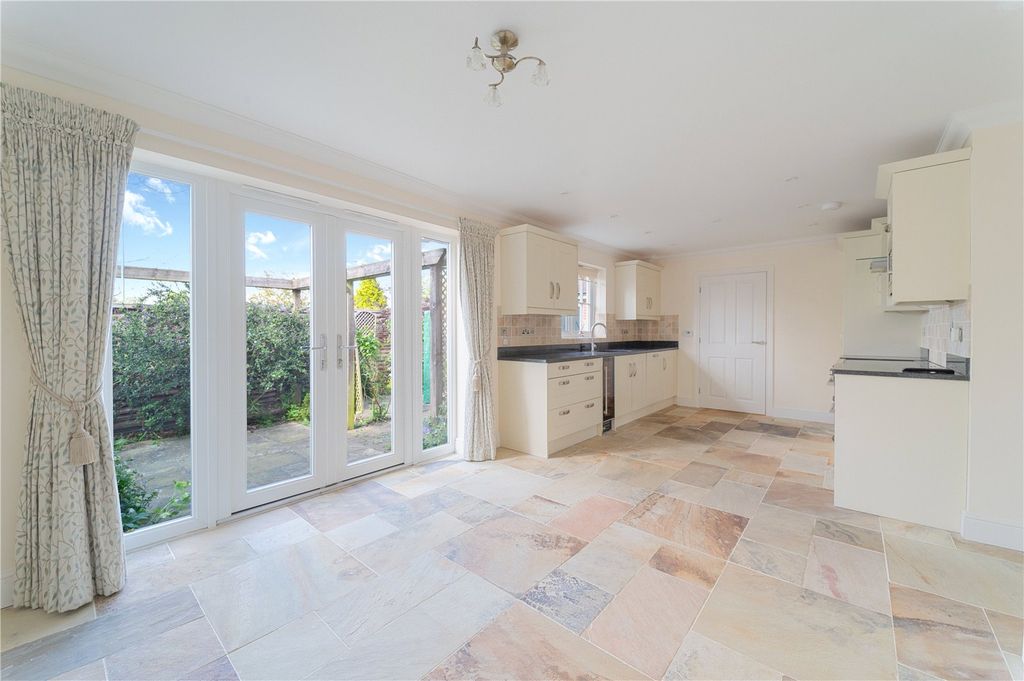 Property photo 3 of 18 Kitchen/Breakfast Rm