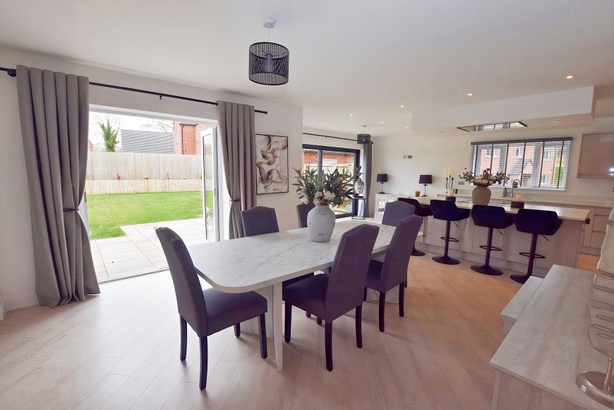 Property photo 2 of 34 Dining Kitchen 1