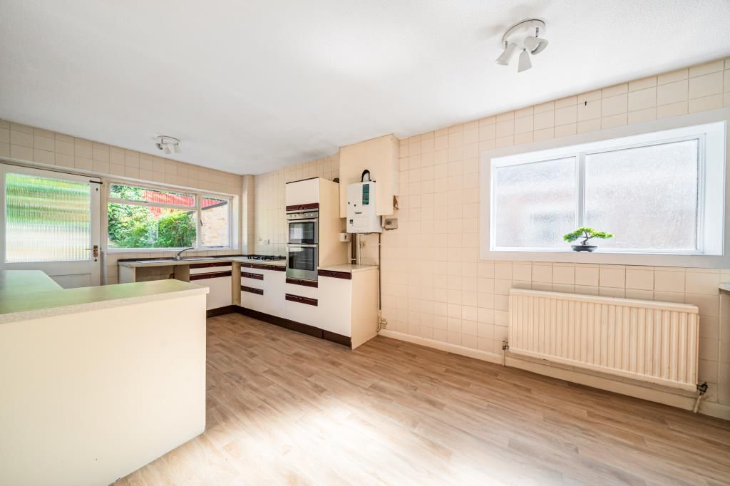 Property photo 3 of 21 Kitchen
