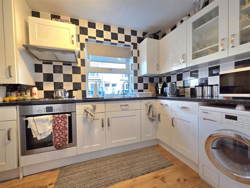 Property photo 3 of 14