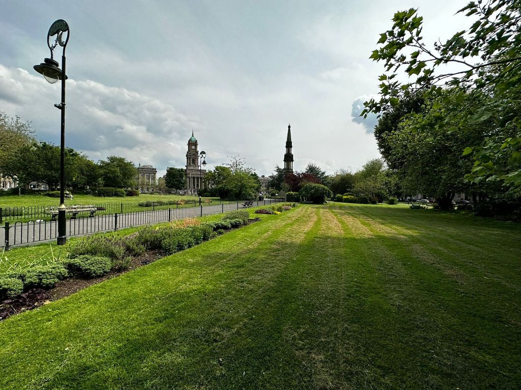 Property photo 1 of 8 Photo 6