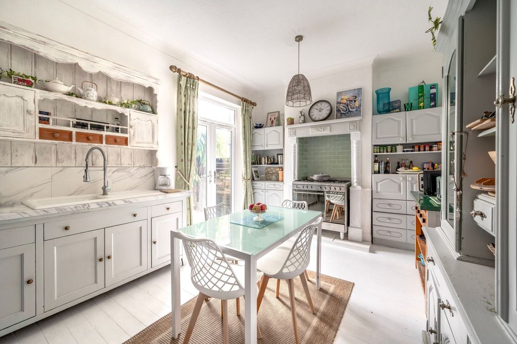 Property photo 2 of 21