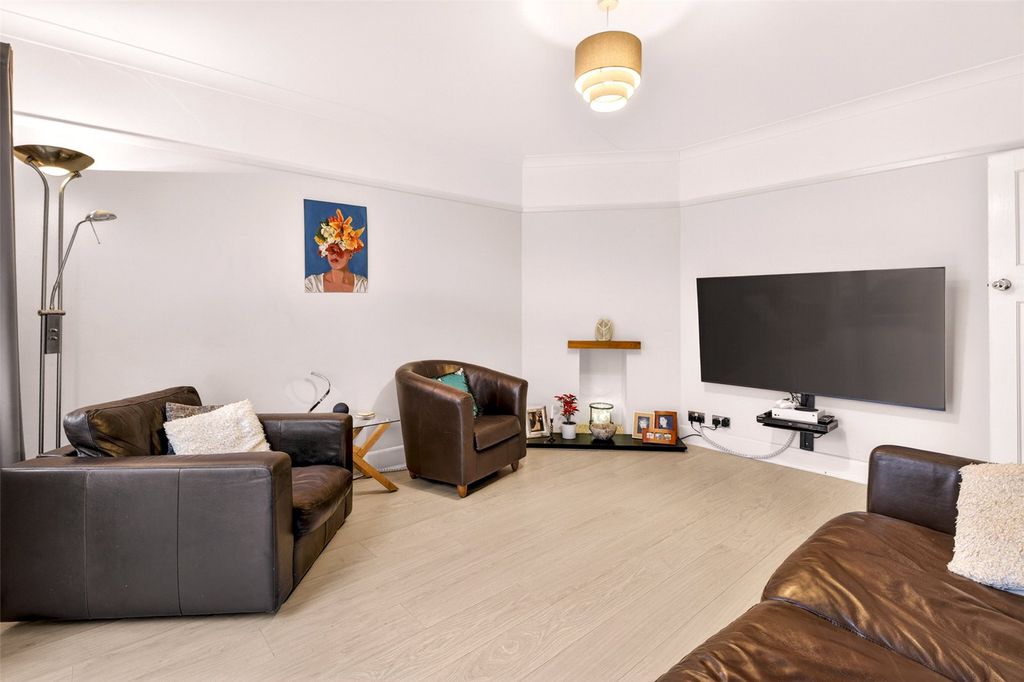 Property photo 2 of 24 Picture No. 16