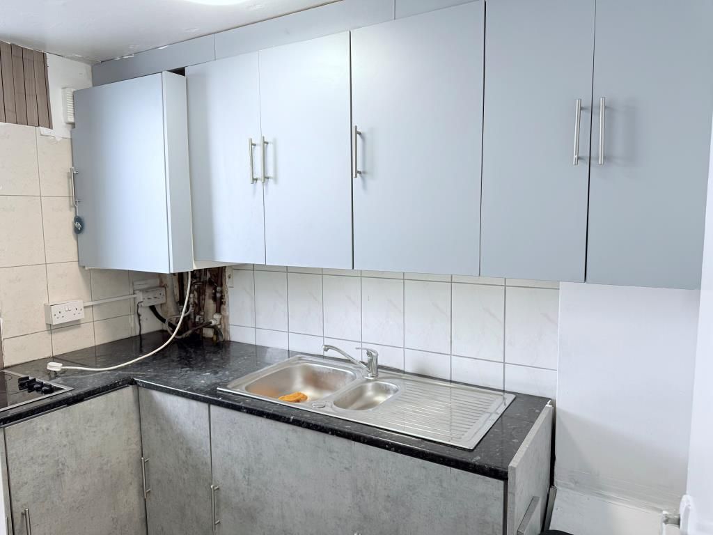 Property photo 2 of 8 Kitchen