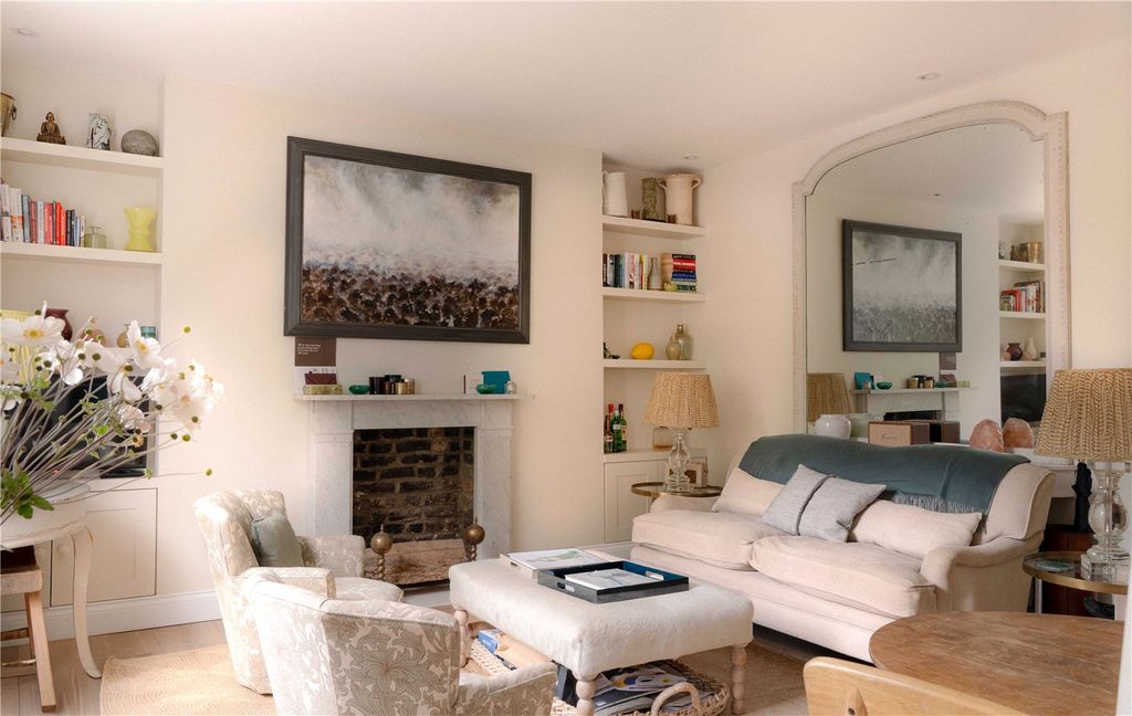 Property photo 3 of 16 Living Room