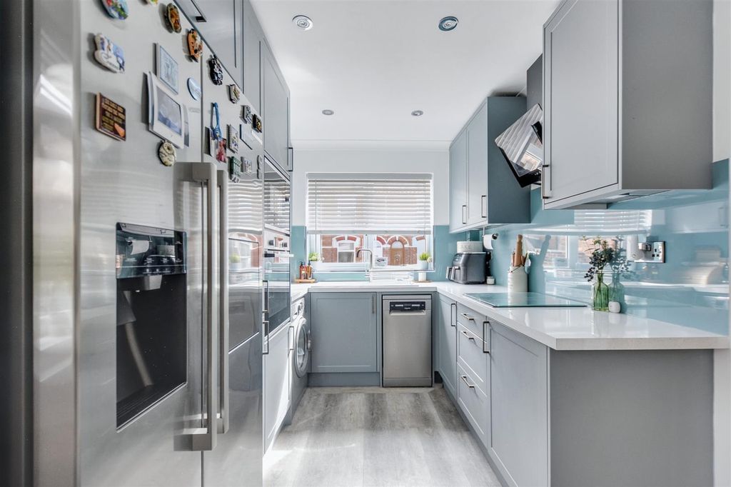 Property photo 3 of 21 Breakfast Kitchen
