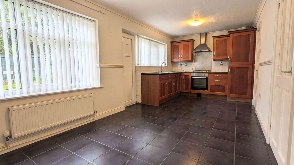 Property photo 2 of 25