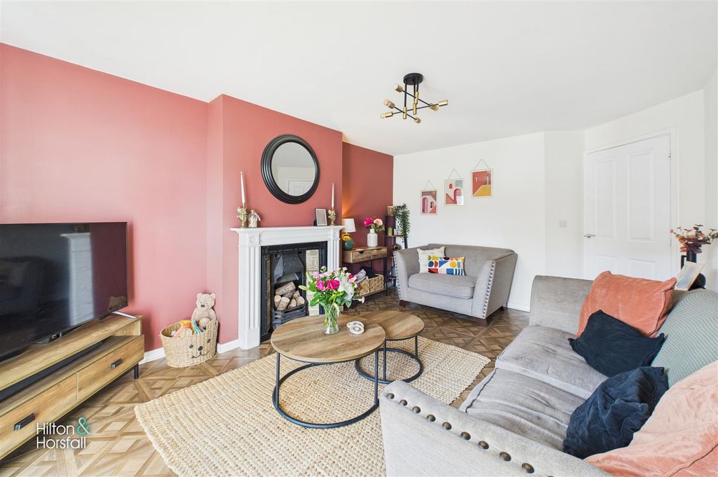 Property photo 3 of 15 Holdsworth Drive