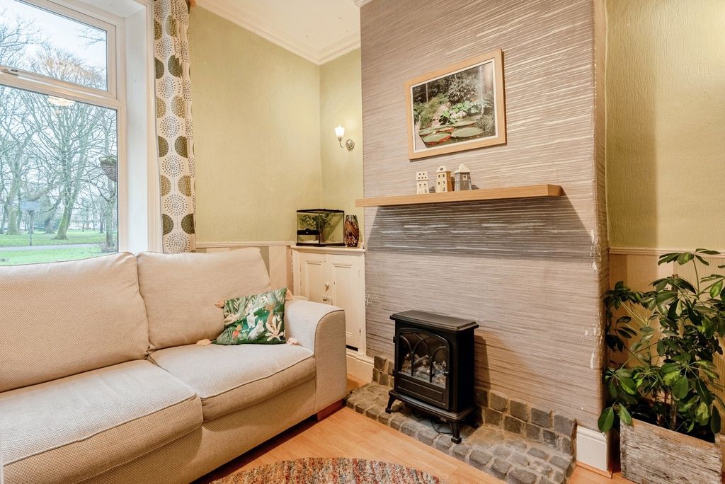 Property photo 2 of 20 Pbox-Img.Jpg