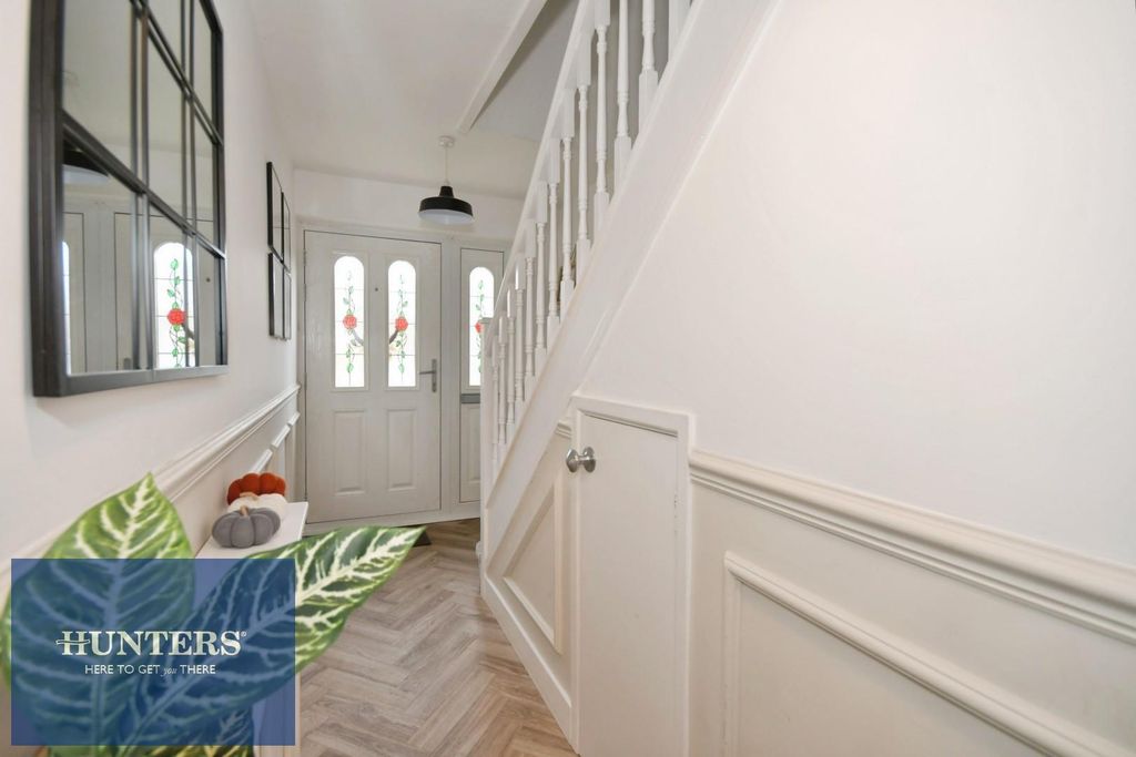 Property photo 2 of 19 Hall.Jpg