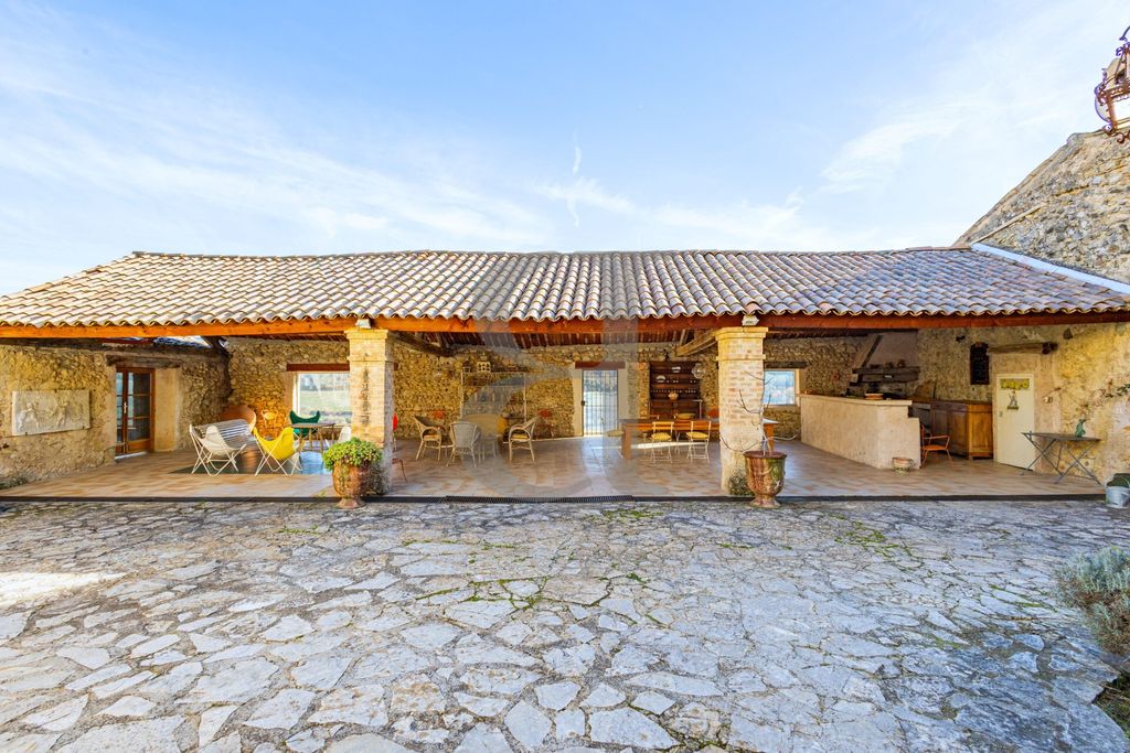 Property photo 2 of 28