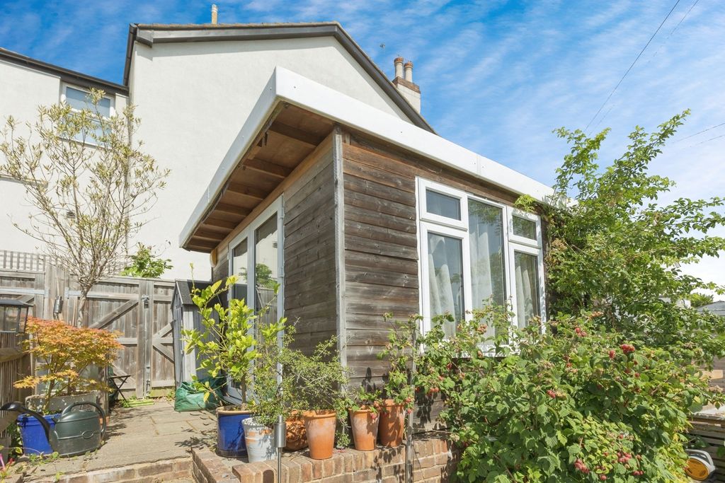 Property photo 3 of 17 Photo