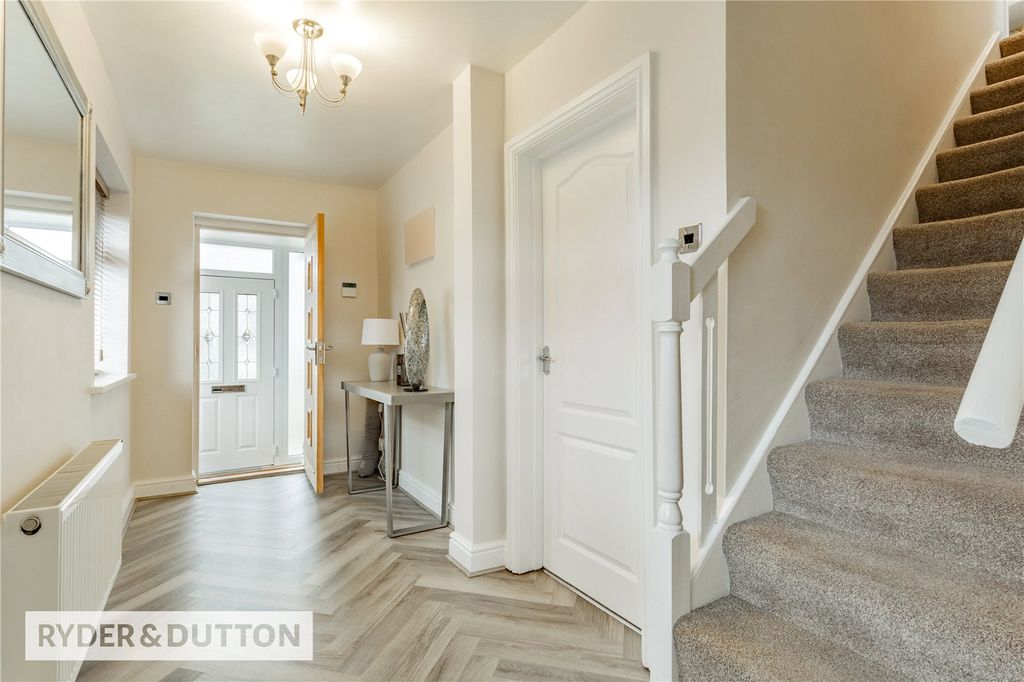 Property photo 2 of 23 Entrance Hall