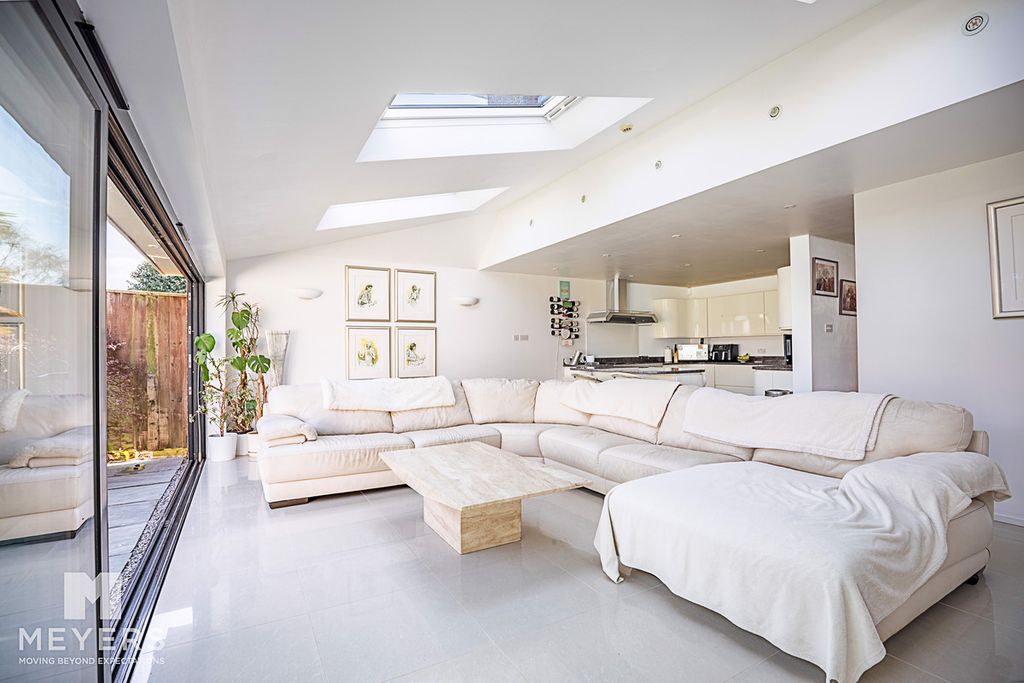 Property photo 2 of 21