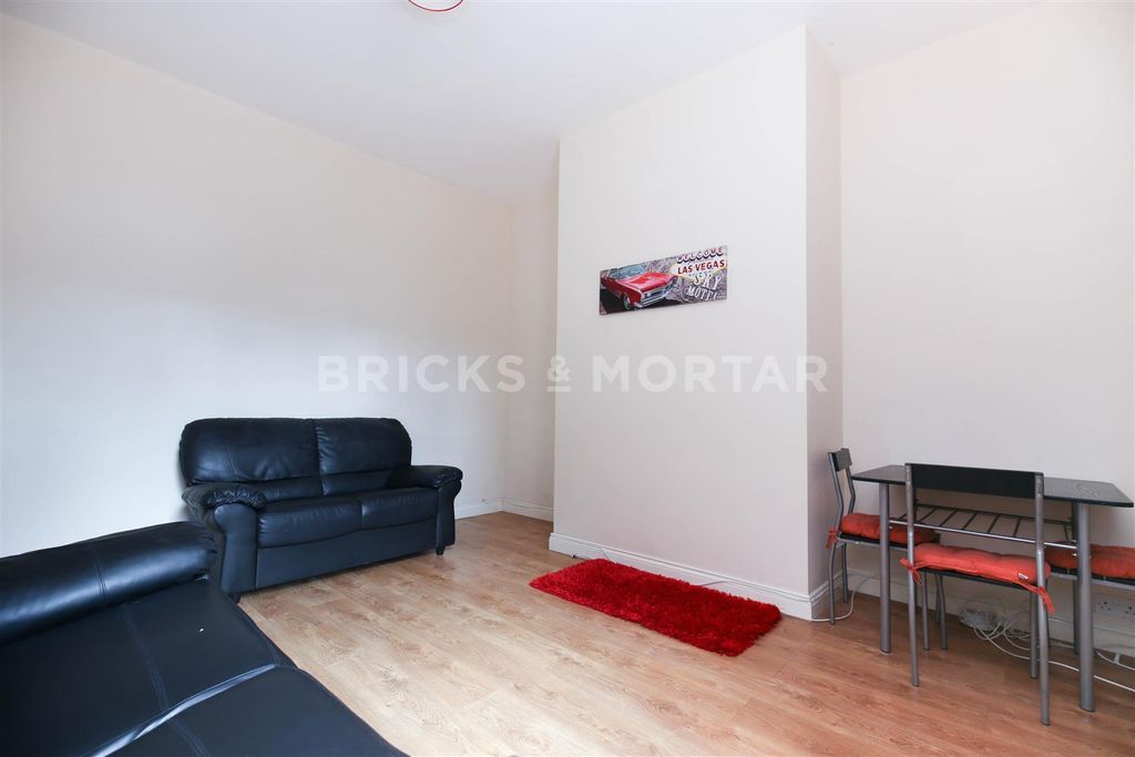 Property photo 3 of 7 L8Jrjtpxv_P_Rfrgw_Ia6A-Hsks.Jpg