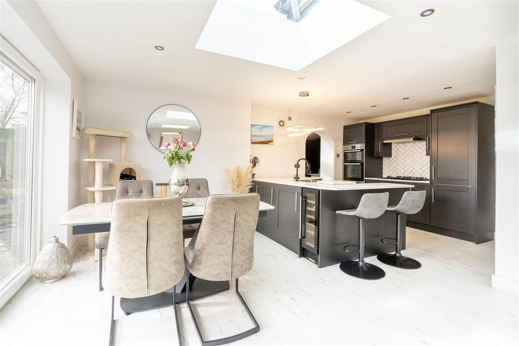 Property photo 2 of 10 Kitchen / Diner