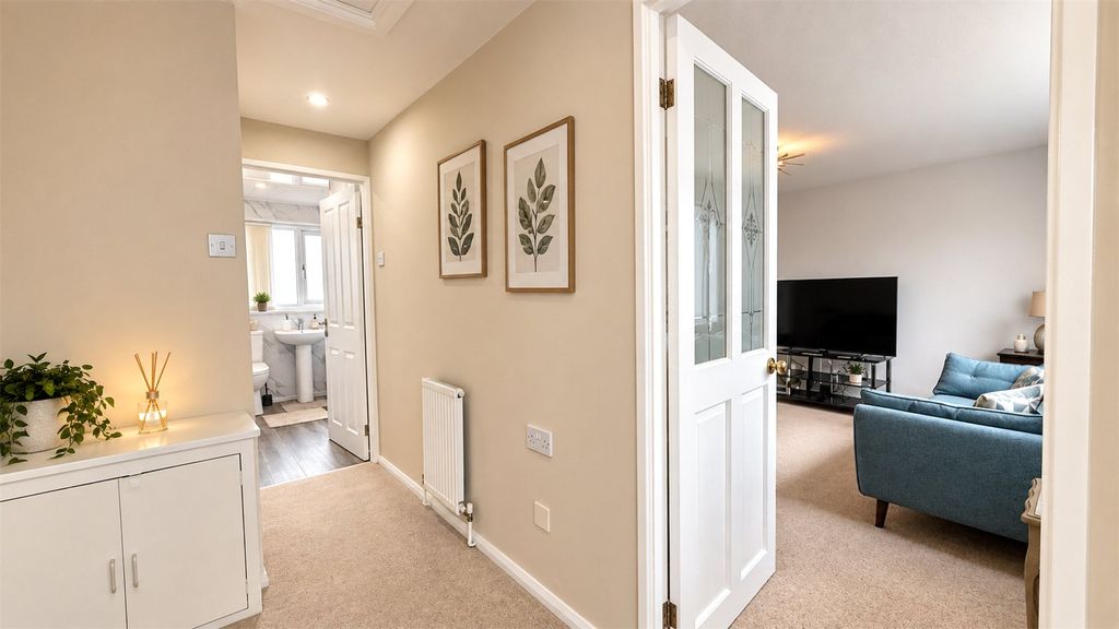 Property photo 3 of 18 Hallway
