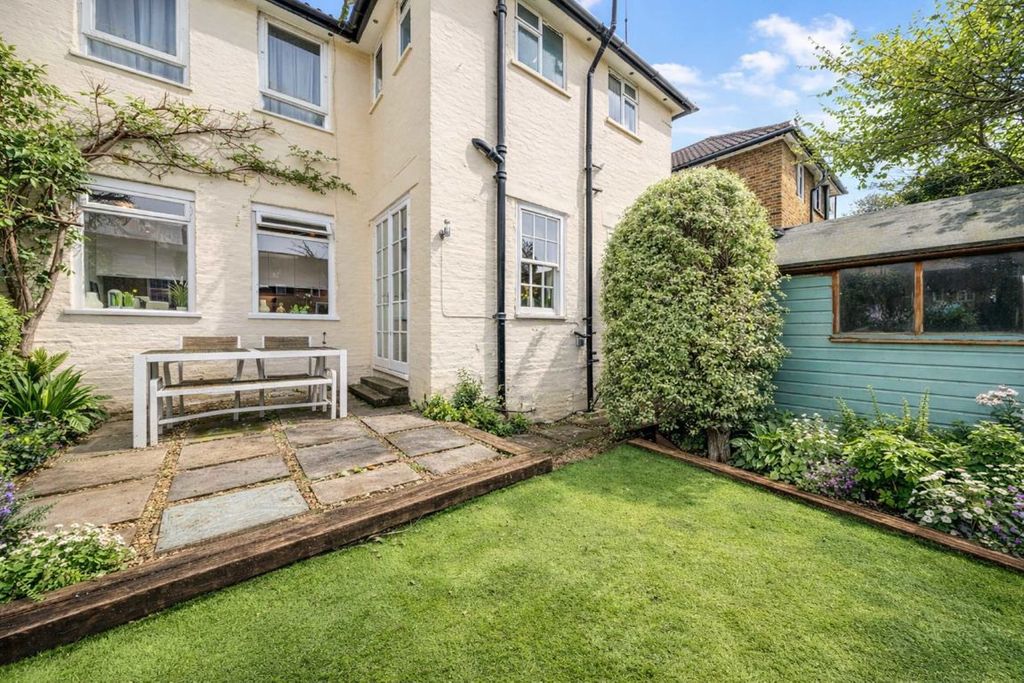 Property photo 1 of 8