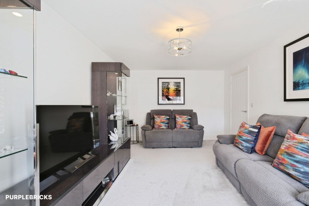 Property photo 2 of 31