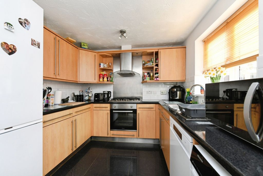 Property photo 3 of 15 Kitchen