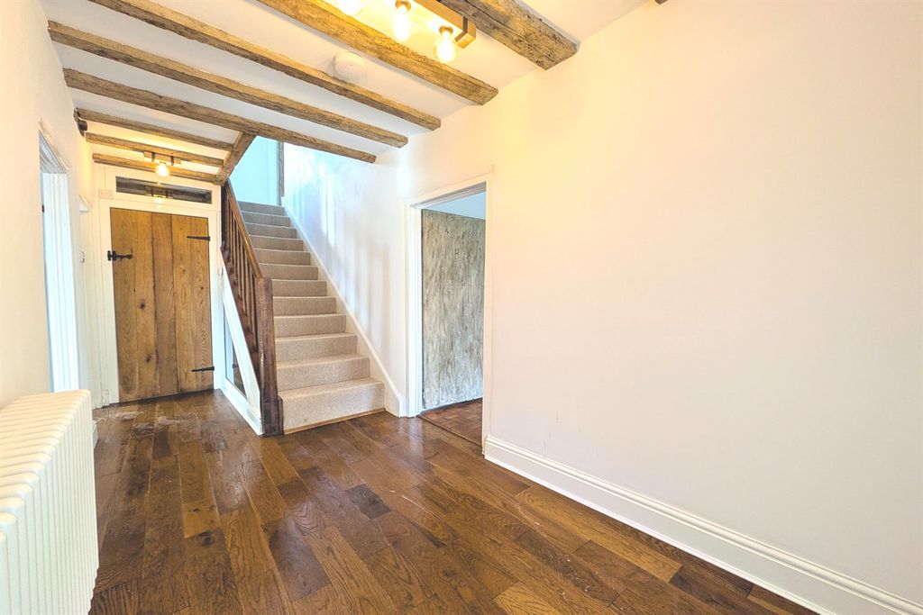 Property photo 2 of 19 Hallway