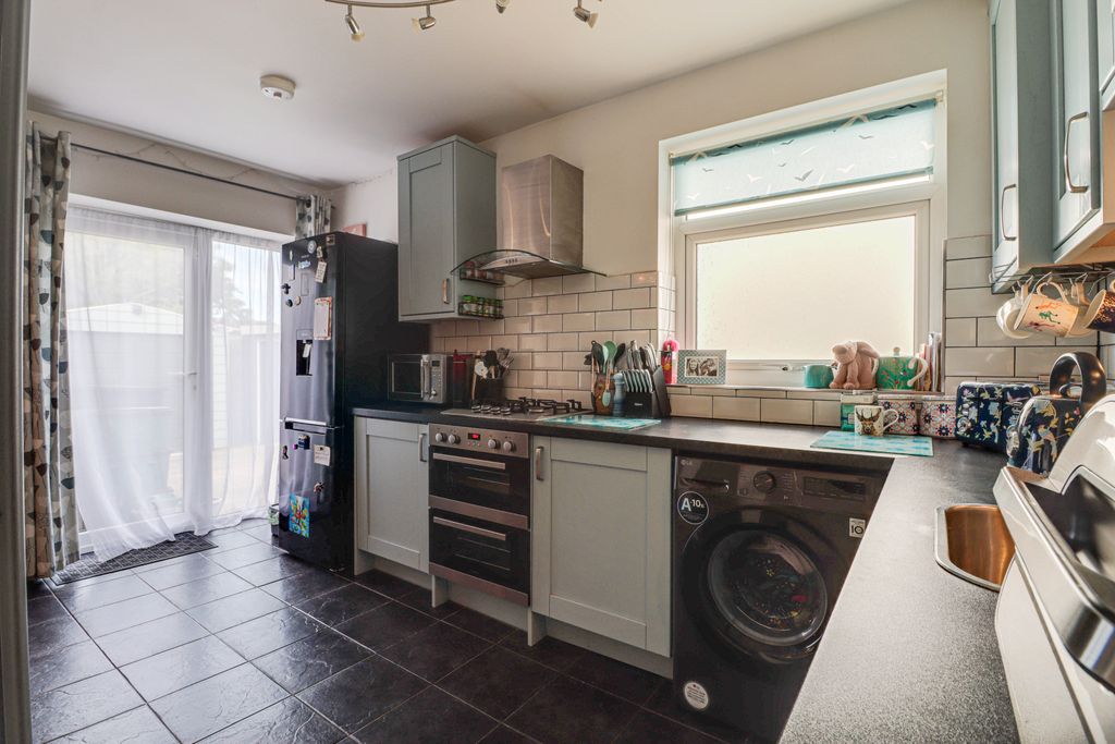 Property photo 3 of 16 Kitchen