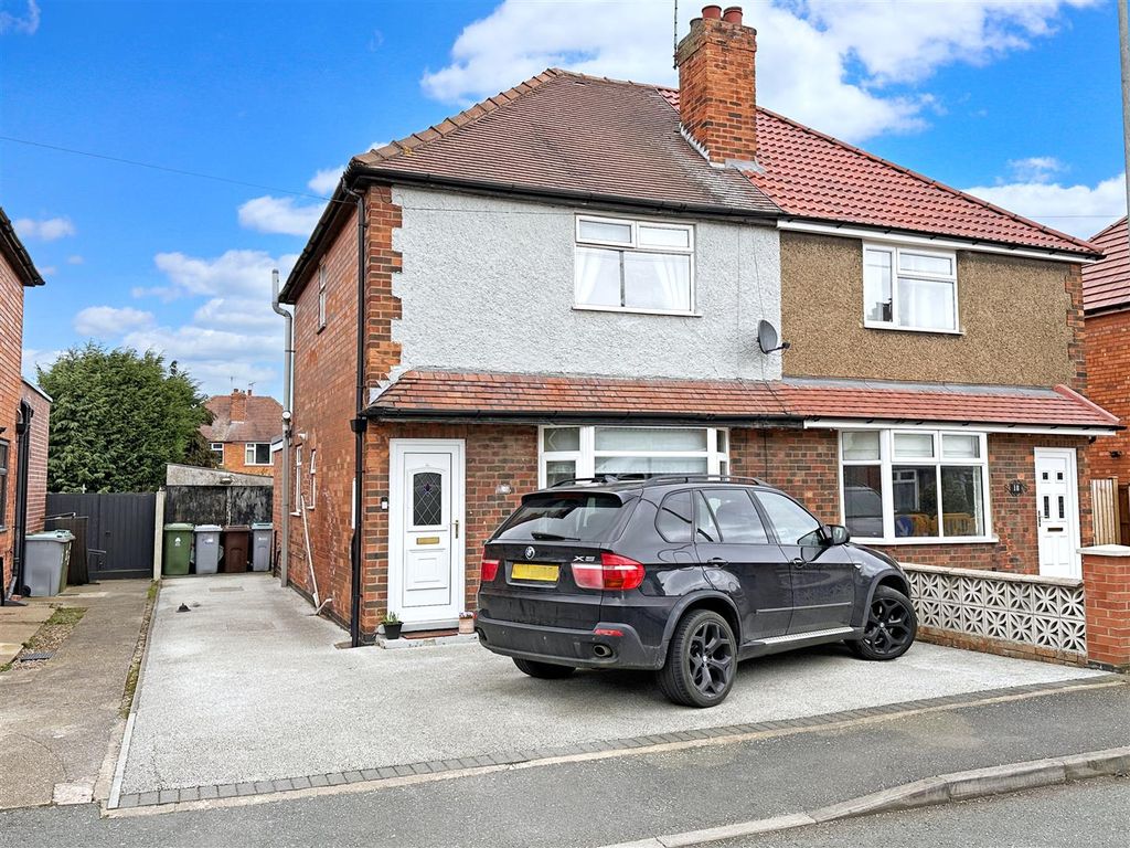 Property photo 1 of 17 Front Aspect 463