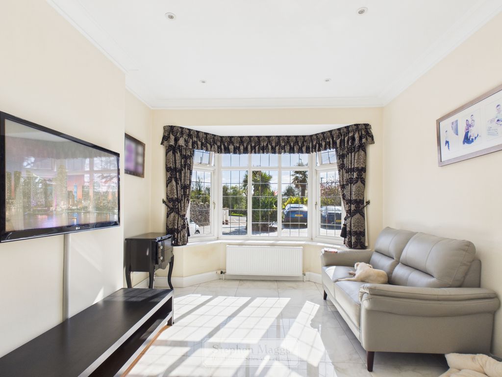 Property photo 3 of 39 Photo 13