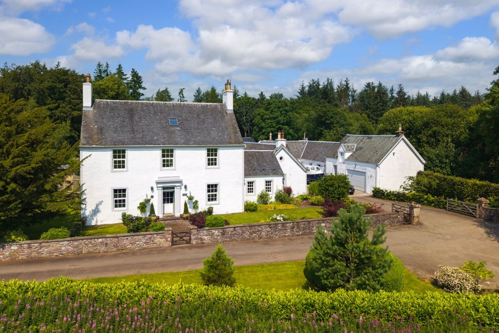 Property photo 1 of 32 Old Glassingall