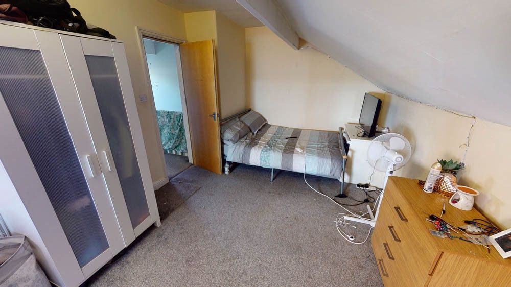 Property photo 3 of 8 A Cozy Single Bedroom With A Sloped Ceiling, Featu...