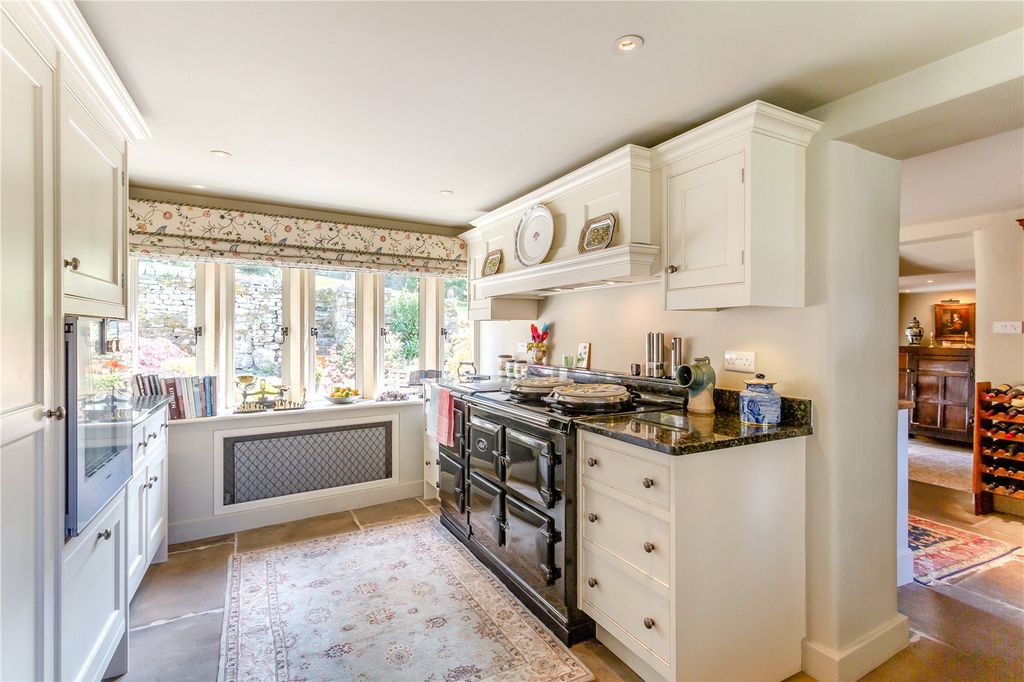 Property photo 3 of 20 Kitchen