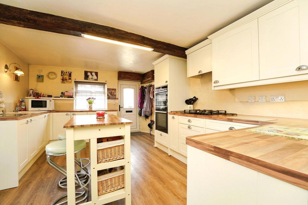 Property photo 3 of 28 Pbox-Img.Jpg