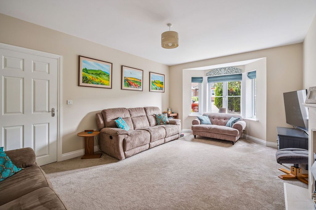 Property photo 2 of 24 Photo 4