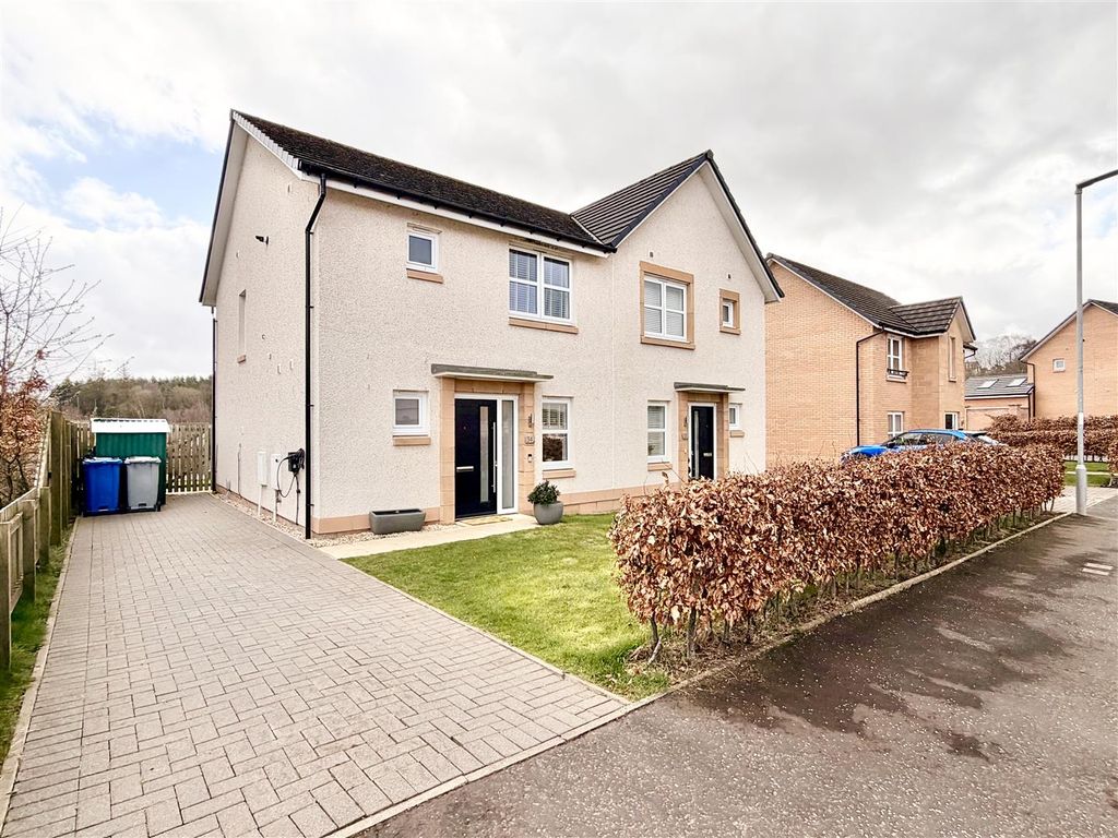 Property photo 1 of 17 External