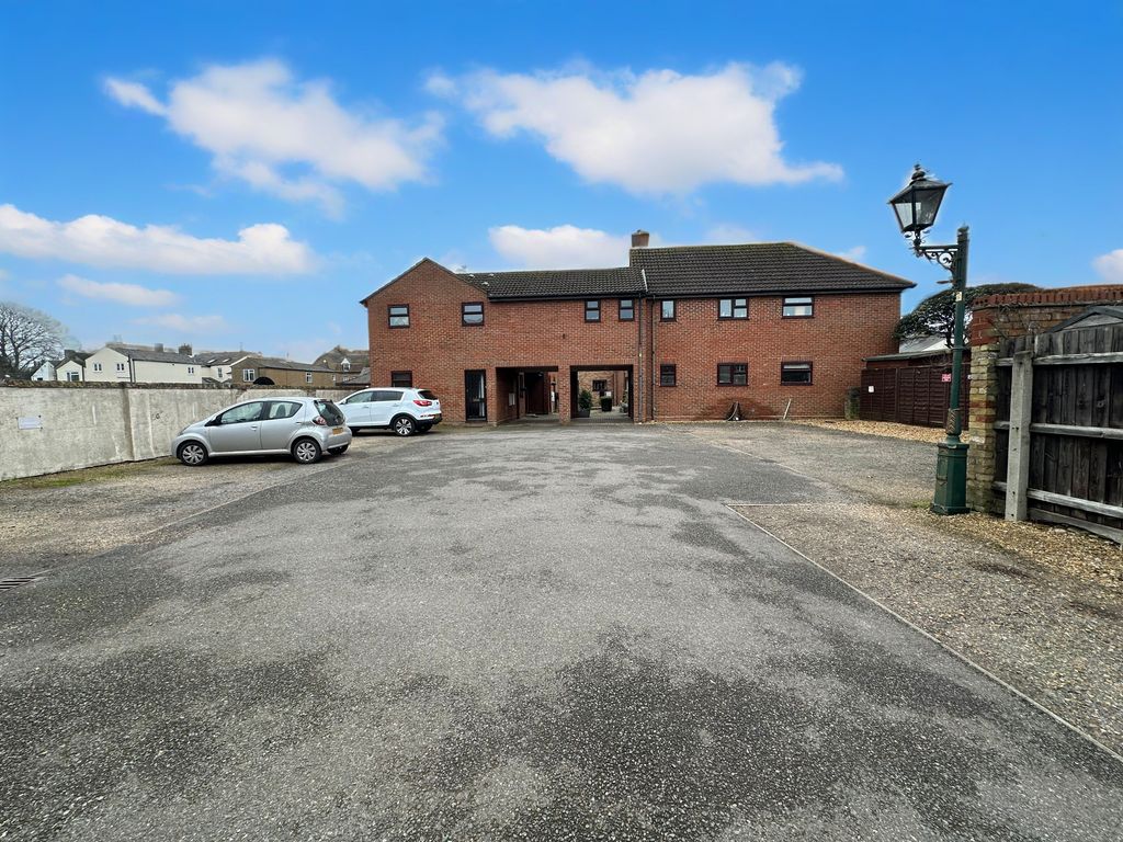 Property photo 2 of 10 Parking