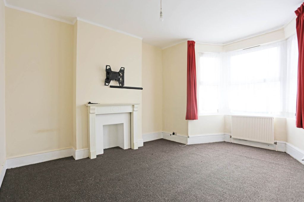 Property photo 3 of 8