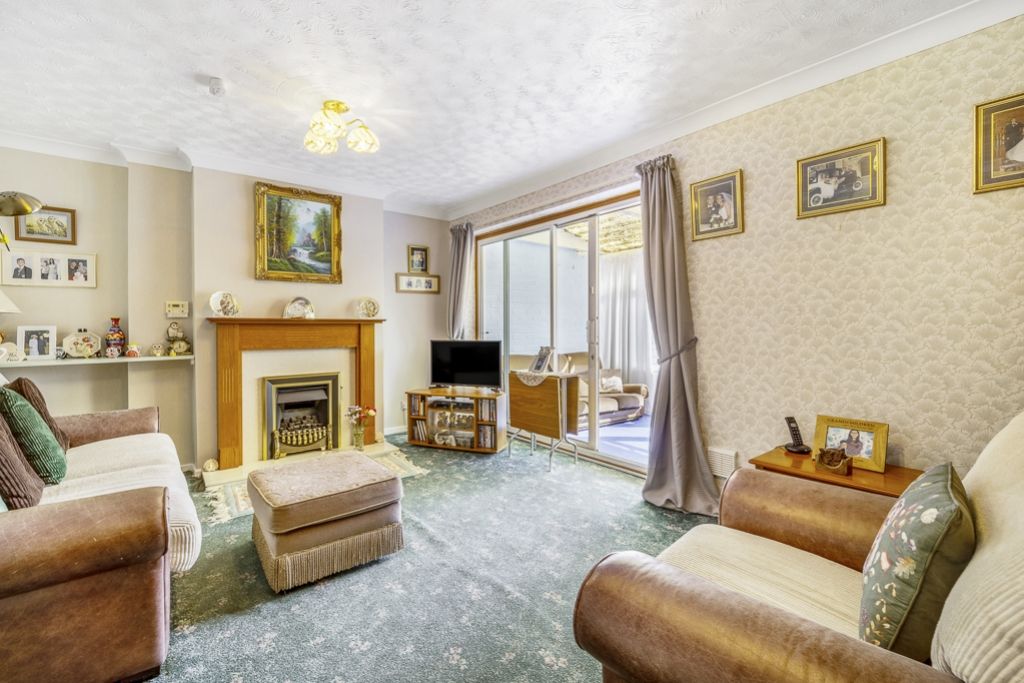 Property photo 3 of 25 2 Drury Lane (Bicker)-16