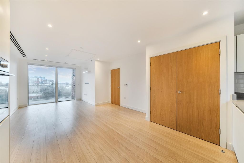 Property photo 2 of 27